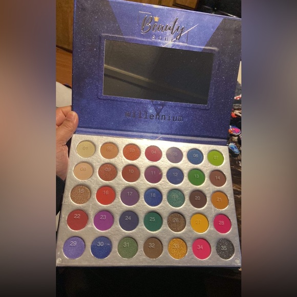 Makeup - Picture 7 of 9